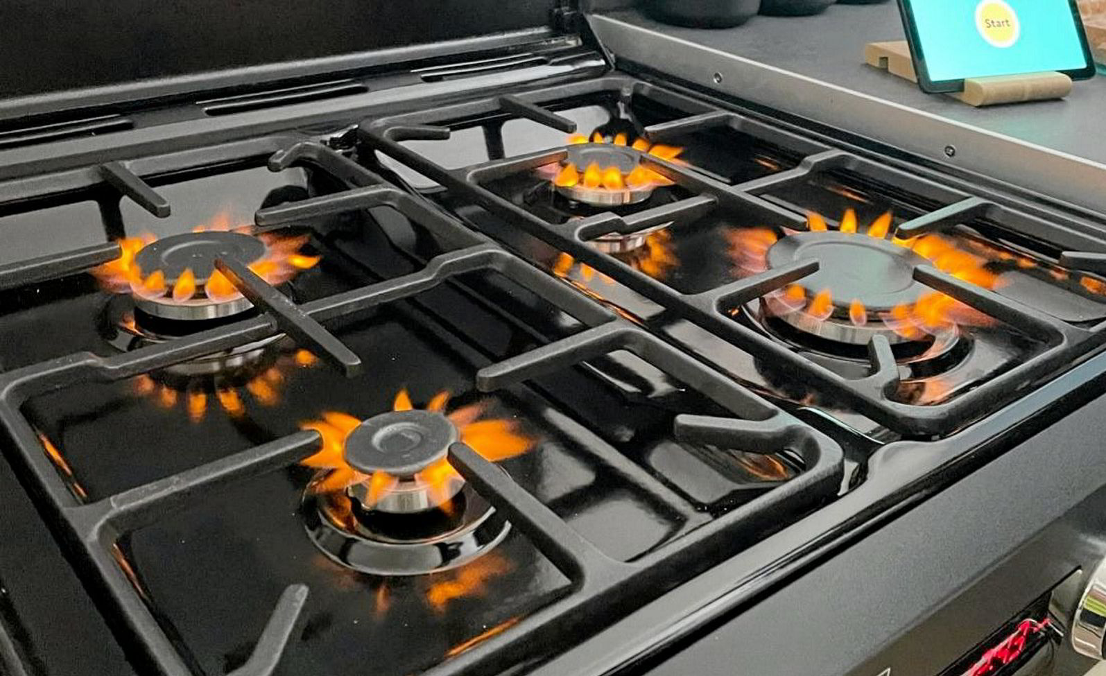 Bosch Unveils Hydrogen Hob With Invisible Flames That Will Be Installed