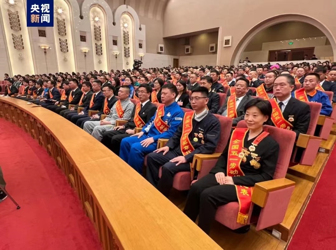 南宫NG·28光電閆俊輝同志榮獲全國五一勞動獎章