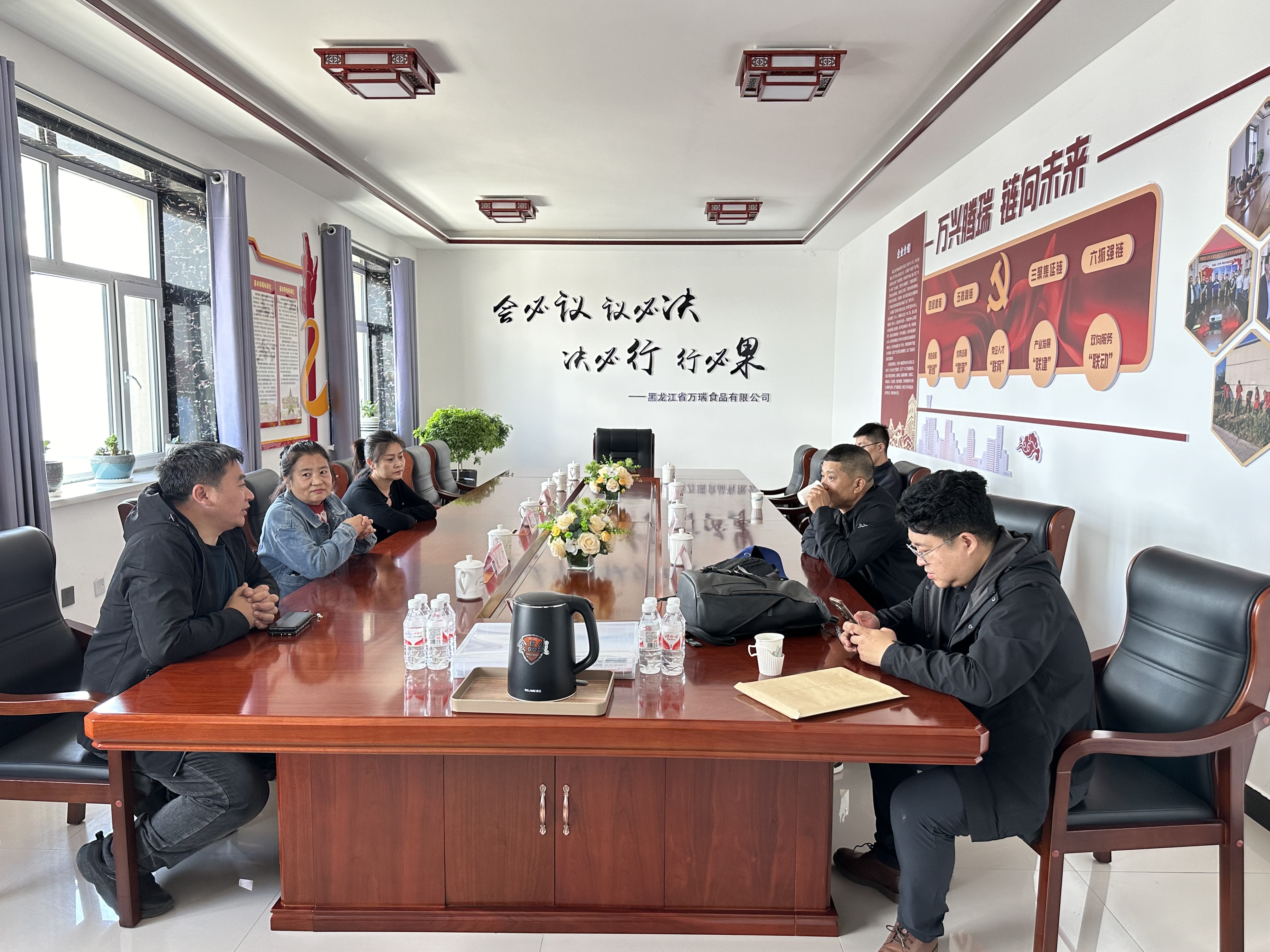 黑龙江省商务厅领导一行莅临万兴生猪屠宰场视察冻猪肉储备情况