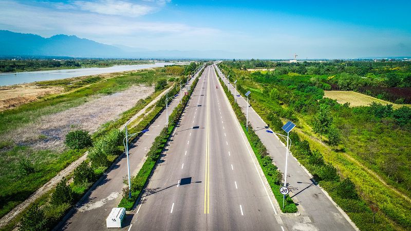 Weihe River Embankment road Yangling section