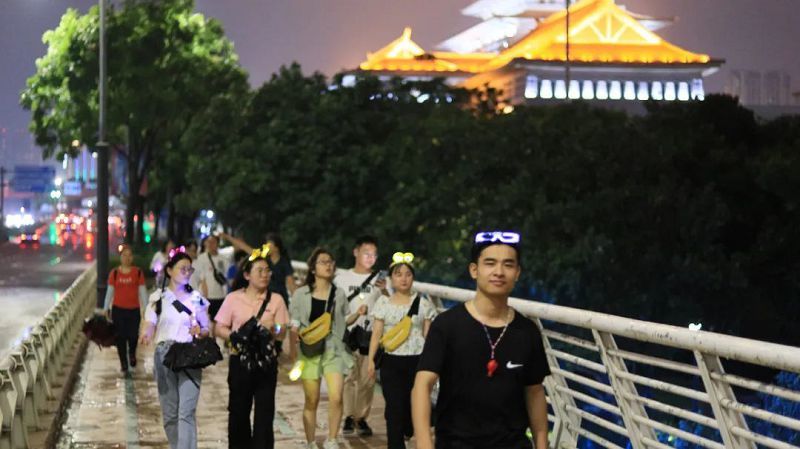 首次“南宫NG28(中国)行”荧光夜行活动成功召开