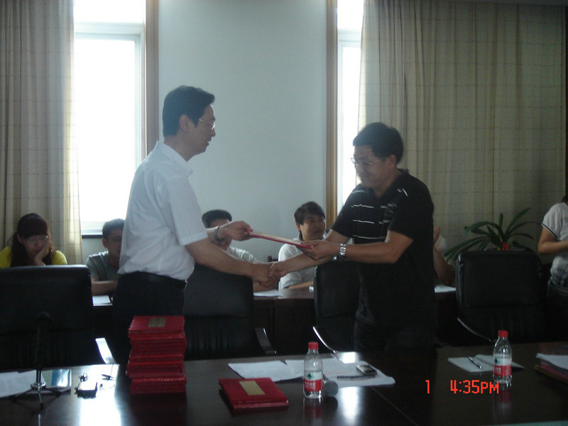 公司召开纪念中国共产党成立90周年暨公司优秀党员表彰、预备党员发展转正会议