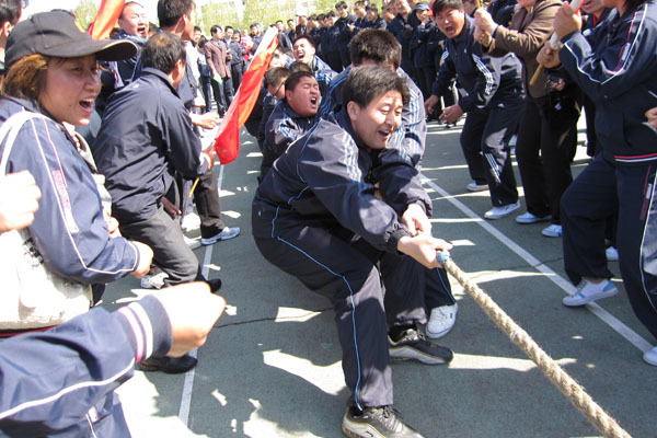 我公司参加市“榕盛杯”职工拔河比赛