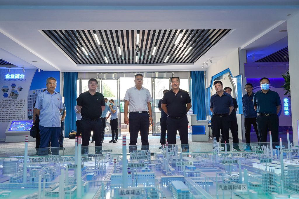 渤海新区港城产业园区党组书记、管委会主任张硕一行到尊龙凯时集团调研