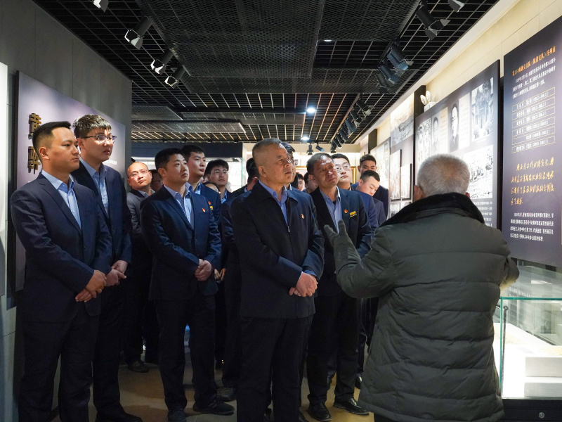 集团党委召开“铭记历史忆先烈 争做时代尊龙凯时人”主题党日活动