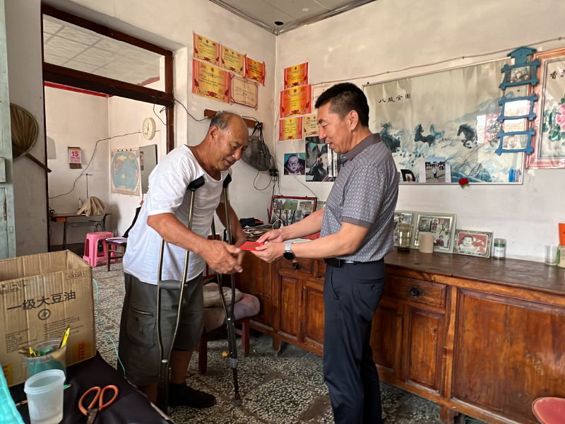 情系父亲节 慰问暖人心|尊龙凯时集团组织召开父亲节慰问活动