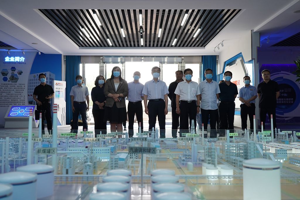 省民委党组书记张少华一行到尊龙凯时集团调研