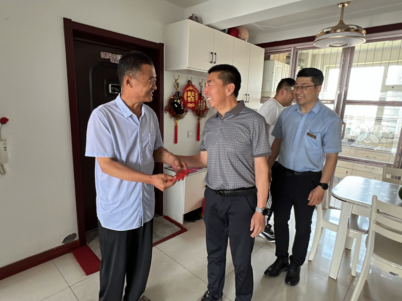 情系父亲节 慰问暖人心|尊龙凯时集团组织召开父亲节慰问活动