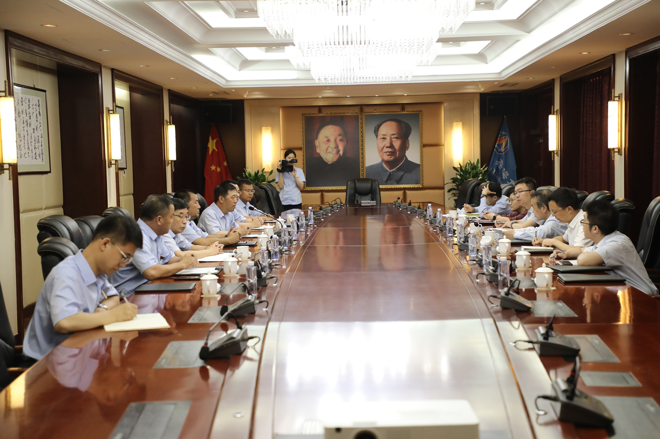 中国中化控股有限责任公司党组成员、副总经理张方一行到尊龙凯时集团参观调研