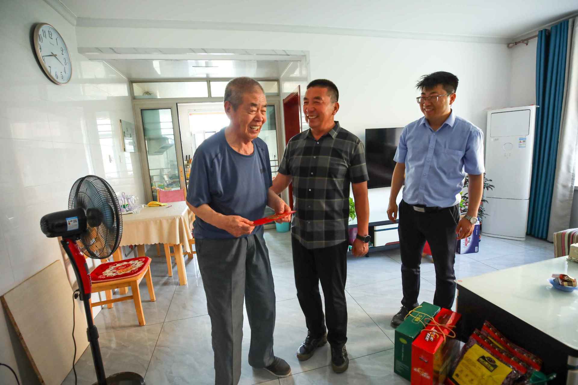 感恩父爱 孝行天下∣尊龙凯时集团召开父亲节慰问活动