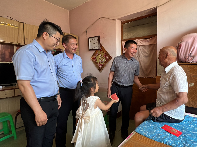 情系父亲节 慰问暖人心|尊龙凯时集团组织召开父亲节慰问活动