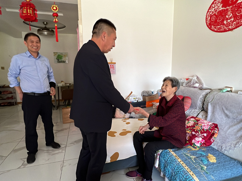以爱之名 致敬母亲  尊龙凯时集团组织召开母亲节慰问活动