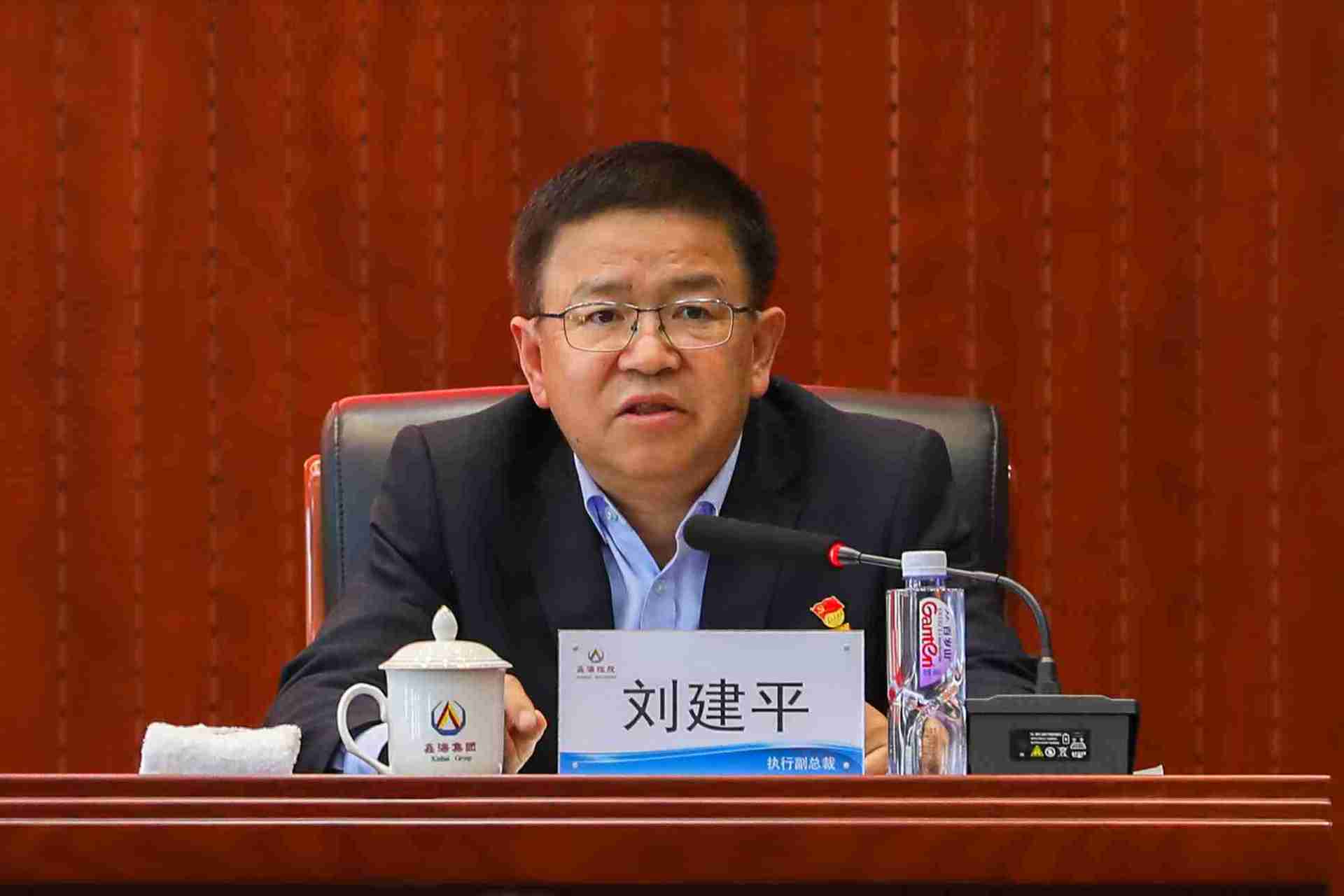 尊龙凯时集团召开中高层干部大会