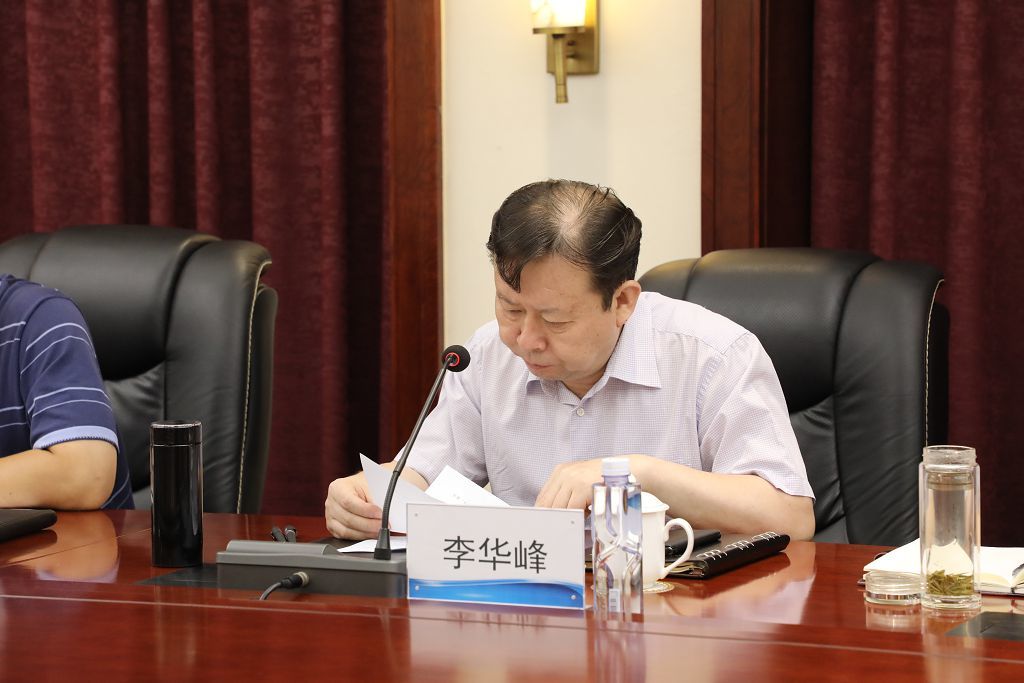 沧州渤海新区党工委书记、管委会主任、黄骅市委书记李华峰到尊龙凯时集团调研督导