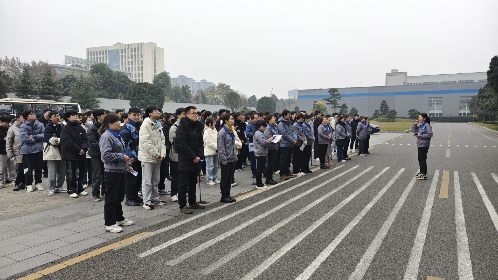 校企联动 互促共赢丨南宫NG28(中国)科技接待重庆工商大学学生观摩学习