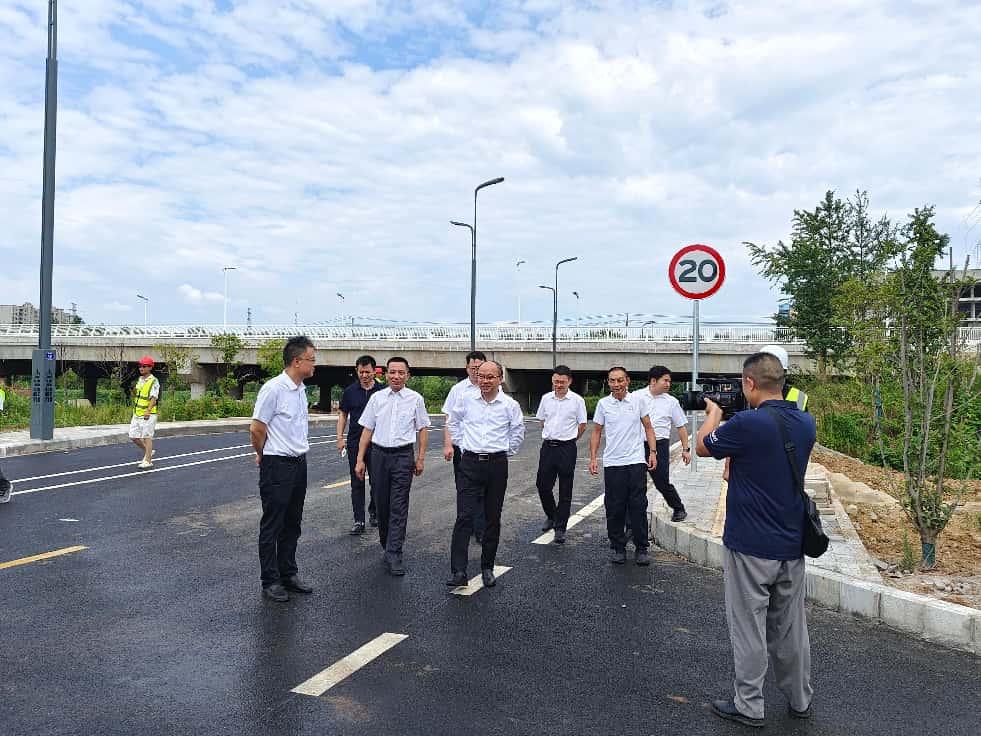 京山市委书记一行赴OG真人官方建设集团有限公司京山分公司进行调研并召开“夏日送清凉”活动