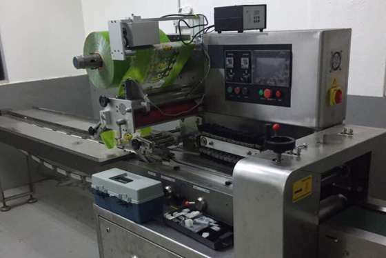 How to Operate a Hotel Slippers Packaging Machine produce