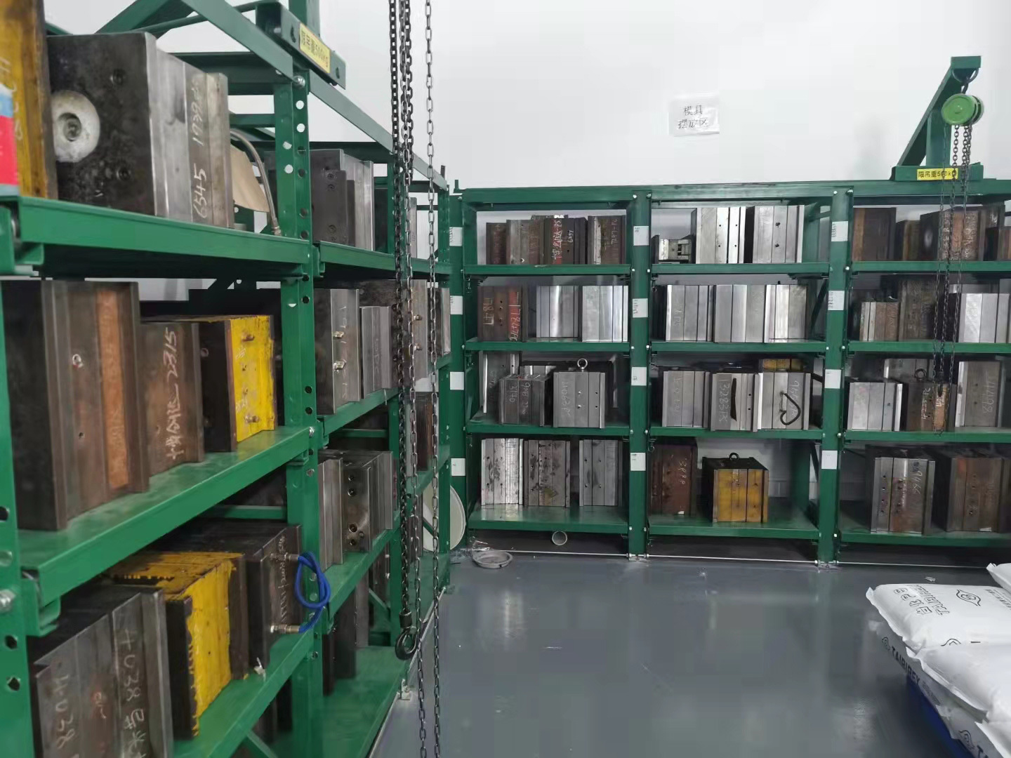 模具