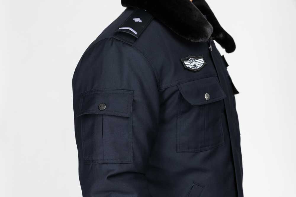 公安冬执勤服
