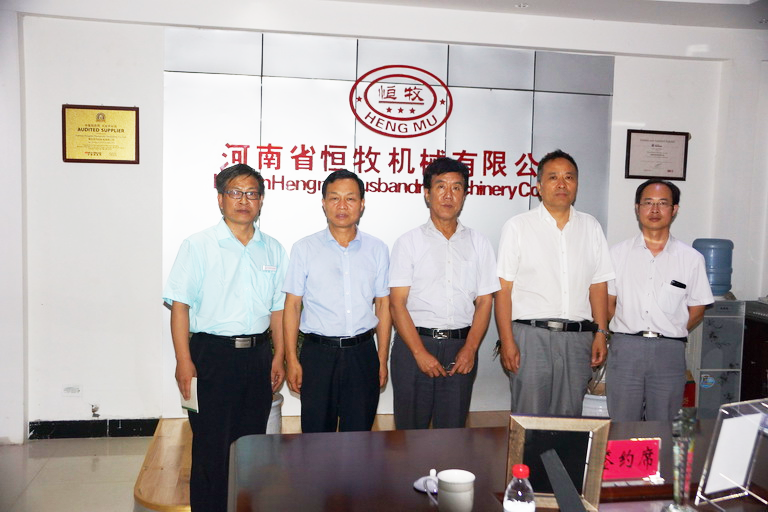 Professor Wang Chengzhang, the post scientist of National Forage Industry Technology System and the director of Department of Animal Science, College of Animal Medicine Engineering, Henan Agricultural University, visited our company to guide our work.