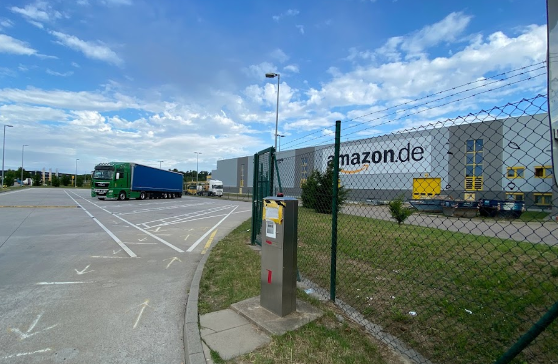 Efficiently Shipping to Amazon Fulfillment Center STR1 in Germany