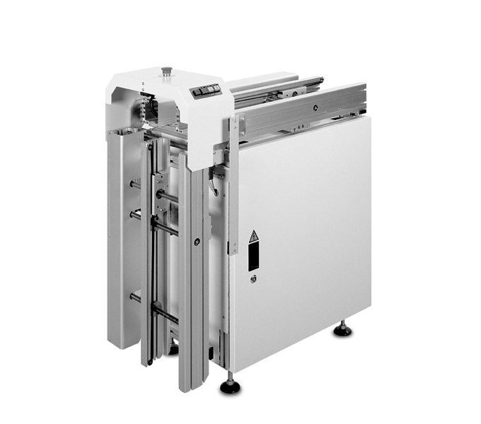 Lowering gate conveyor for PCB