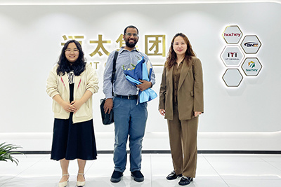 一位客户来我们公司参观
