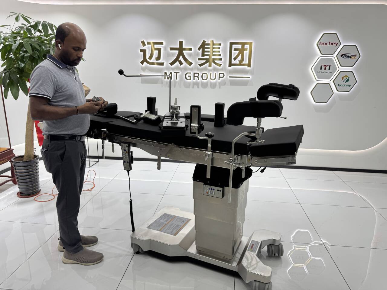 MT Medical Hosts Australian Client for Focused Operating Table Demonstration