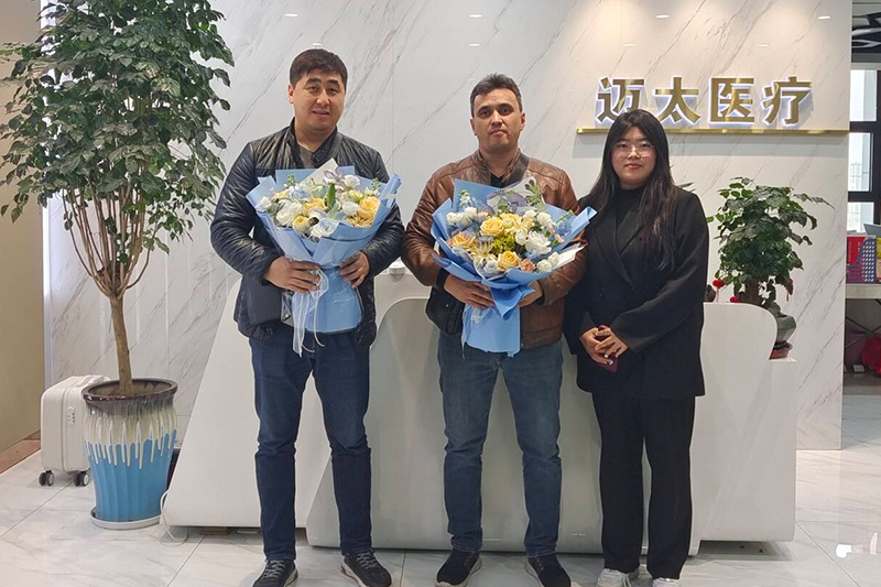 Customers Come To Visit MT Medical
