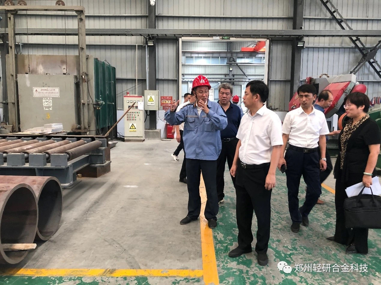 耿勇军区长带队到轻研合金“送服务，强信心”