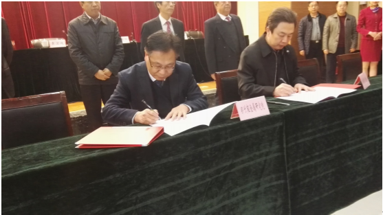 郑州轻研合金科技有限公司总经理肖阳参加与运城市政府签订战略合作协议