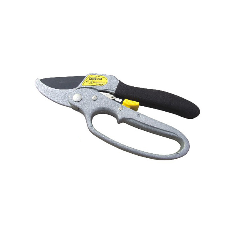 Effortless pruning shears