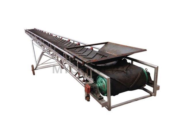 Large mobile elevating conveyor