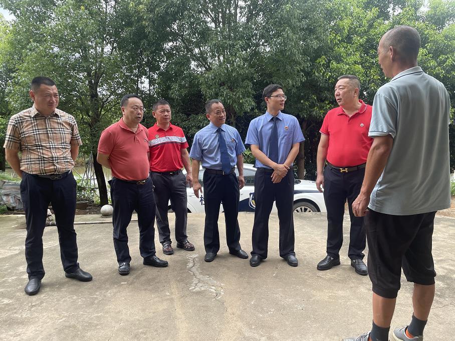 “善心留万代，真情永千秋”张总带领爱心企业家慰问困难群众