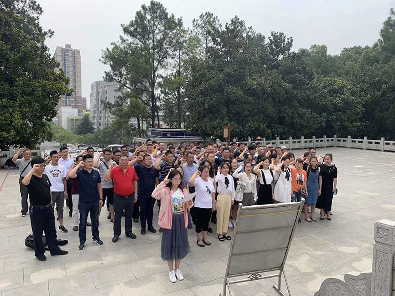 纪念建党98周年参观麻城烈士陵园缅怀先烈