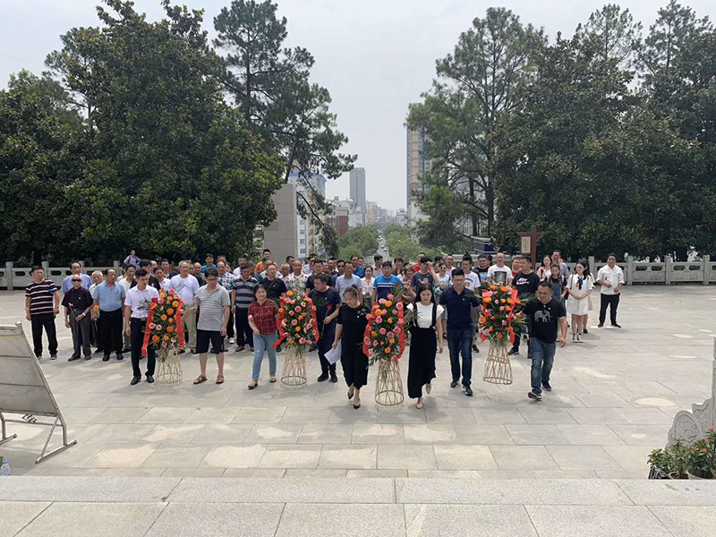 纪念建党98周年参观麻城烈士陵园缅怀先烈