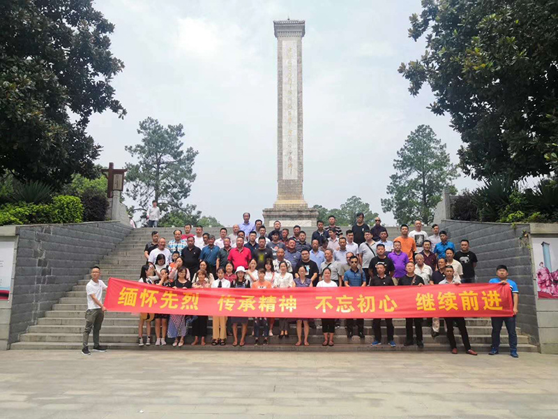纪念建党98周年参观麻城烈士陵园缅怀先烈