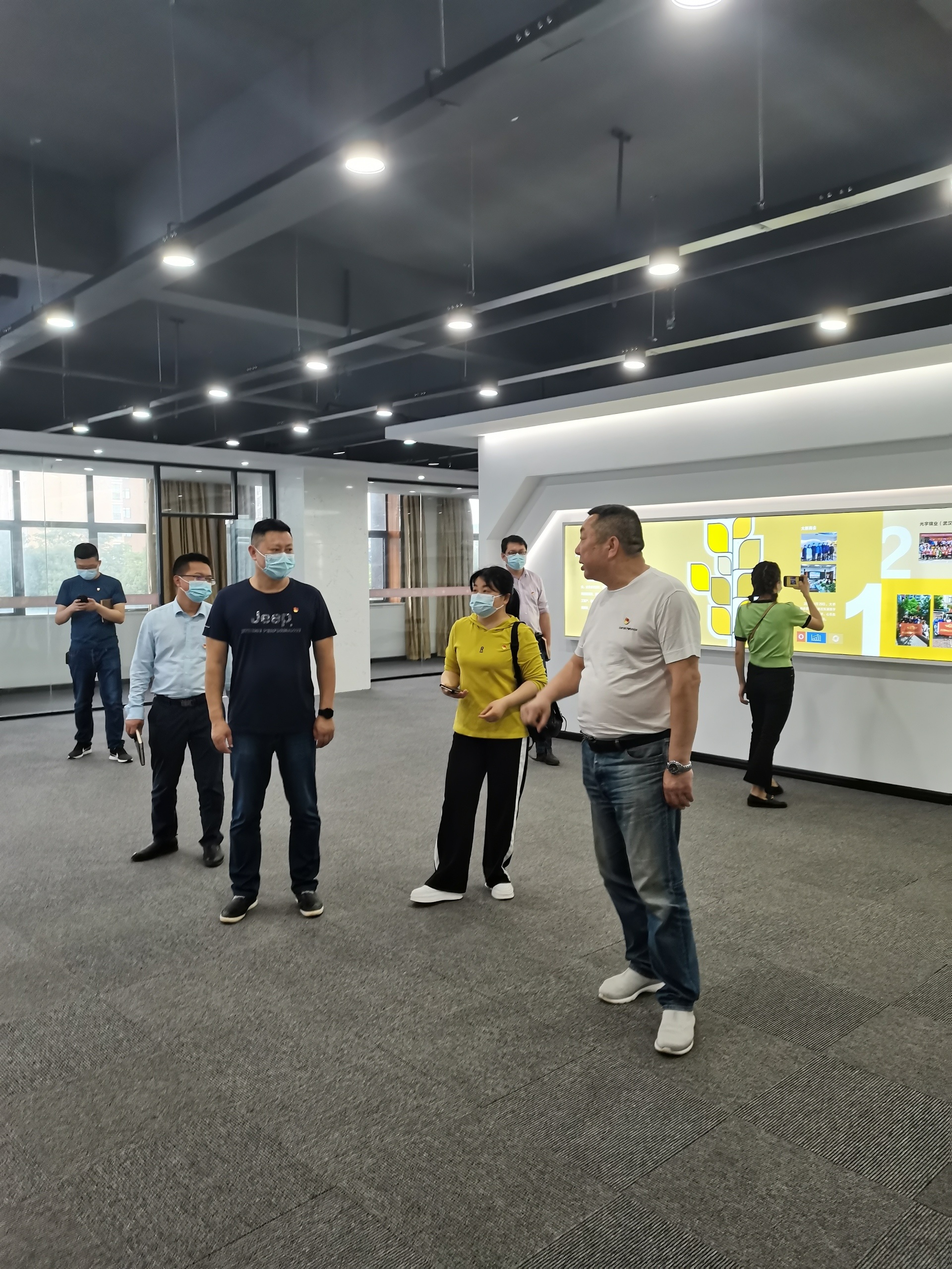 张总带队考察学习产业园商会
