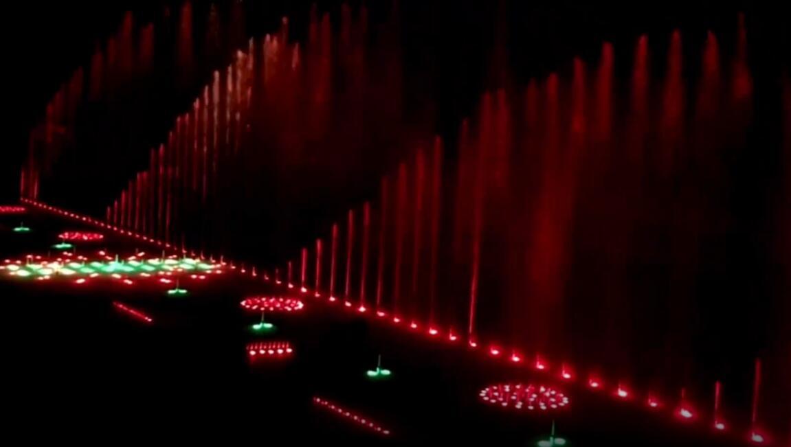 多种喷泉与音乐灯光的完美结合