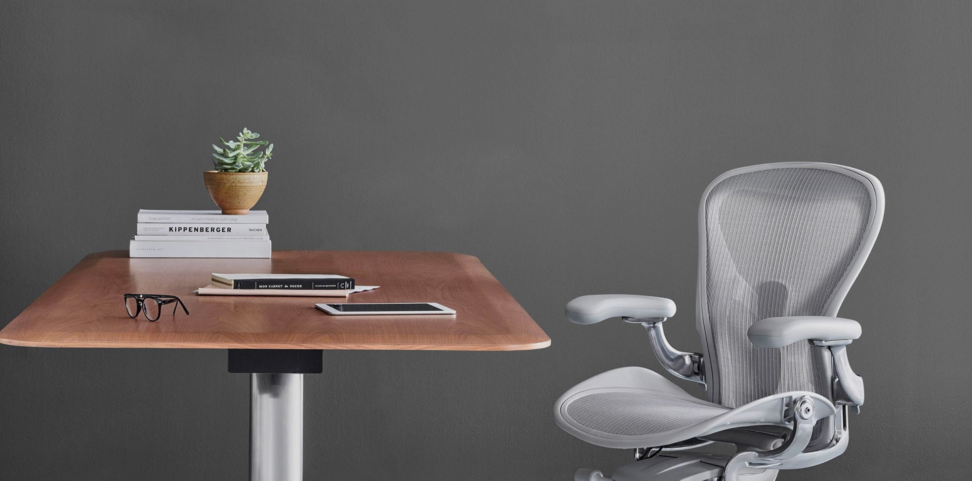 鼎皓公司是一家主营办公椅、板式钢架办公桌、新款钢架单脚、钢架书柜、高端办公家具钢架的办公家具五金配件厂。