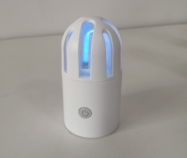 Portable UV germicidal lamp