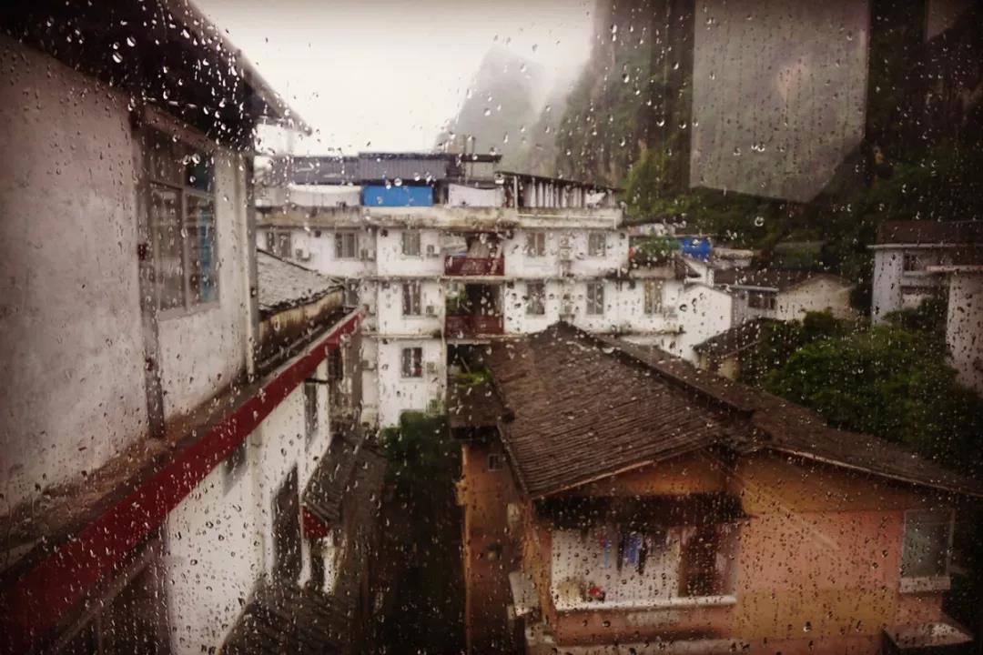 梅雨季“濕”意難擋，日立中央空調(diào)給你除濕秘籍！