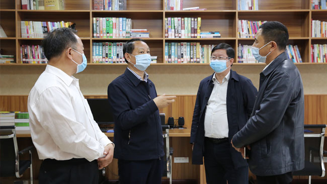  宜昌市政协主席宋文豹调研宏晨公司
