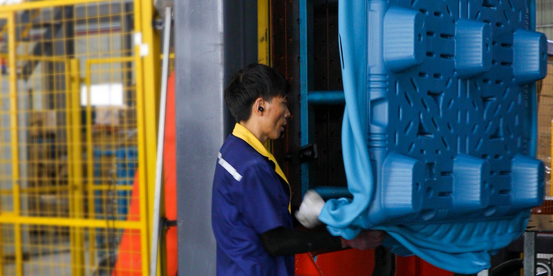 Blow molding tray production