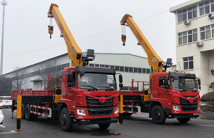 東風(fēng)后雙橋12噸直臂U型臂隨車吊