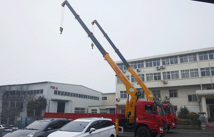 東風(fēng)后雙橋12噸直臂U型臂隨車吊