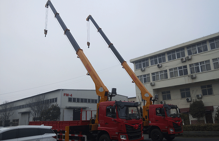 東風(fēng)后雙橋12噸直臂U型臂隨車吊