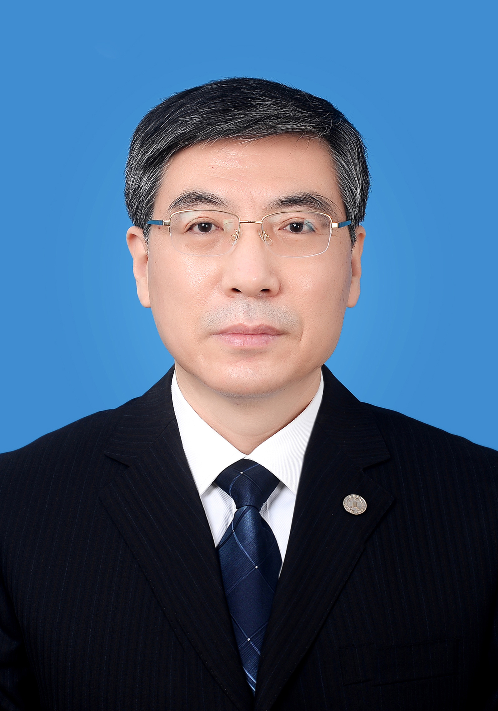 侯立