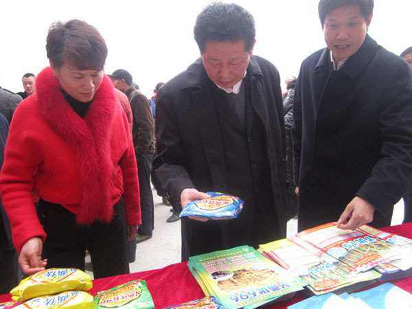 Aopulong participated in the activity of science and technology going to the countryside Aopulong participated in the activity of science and technology going to the countryside