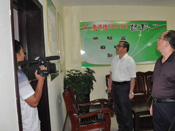 Jiang Bo, then member of the Standing Committee of Huaihua Municipal Committee, head of the Organization Department and head of the United Front Work Department, investigated the establishment of the Jiang Bo, then member of the Standing Committee of Huaihua Municipal Committee, head of the Organization Department and head of the United Front Work Department, investigated the establishment of the